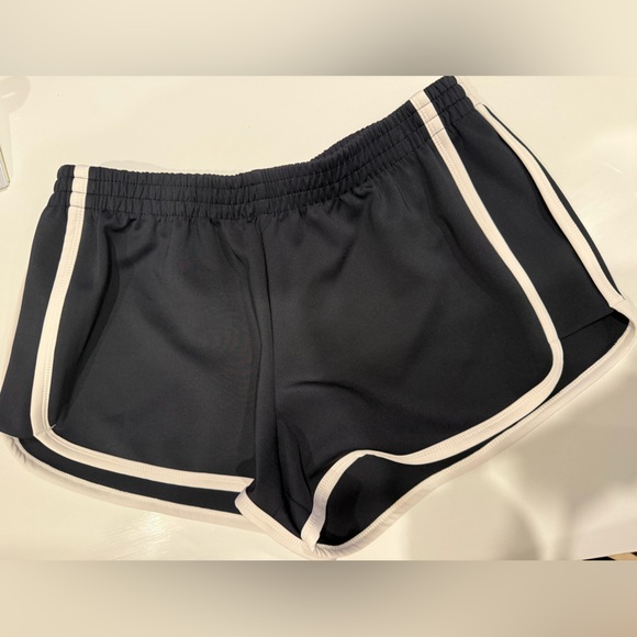 Skims Dolphin Short L - Picture 2 of 3